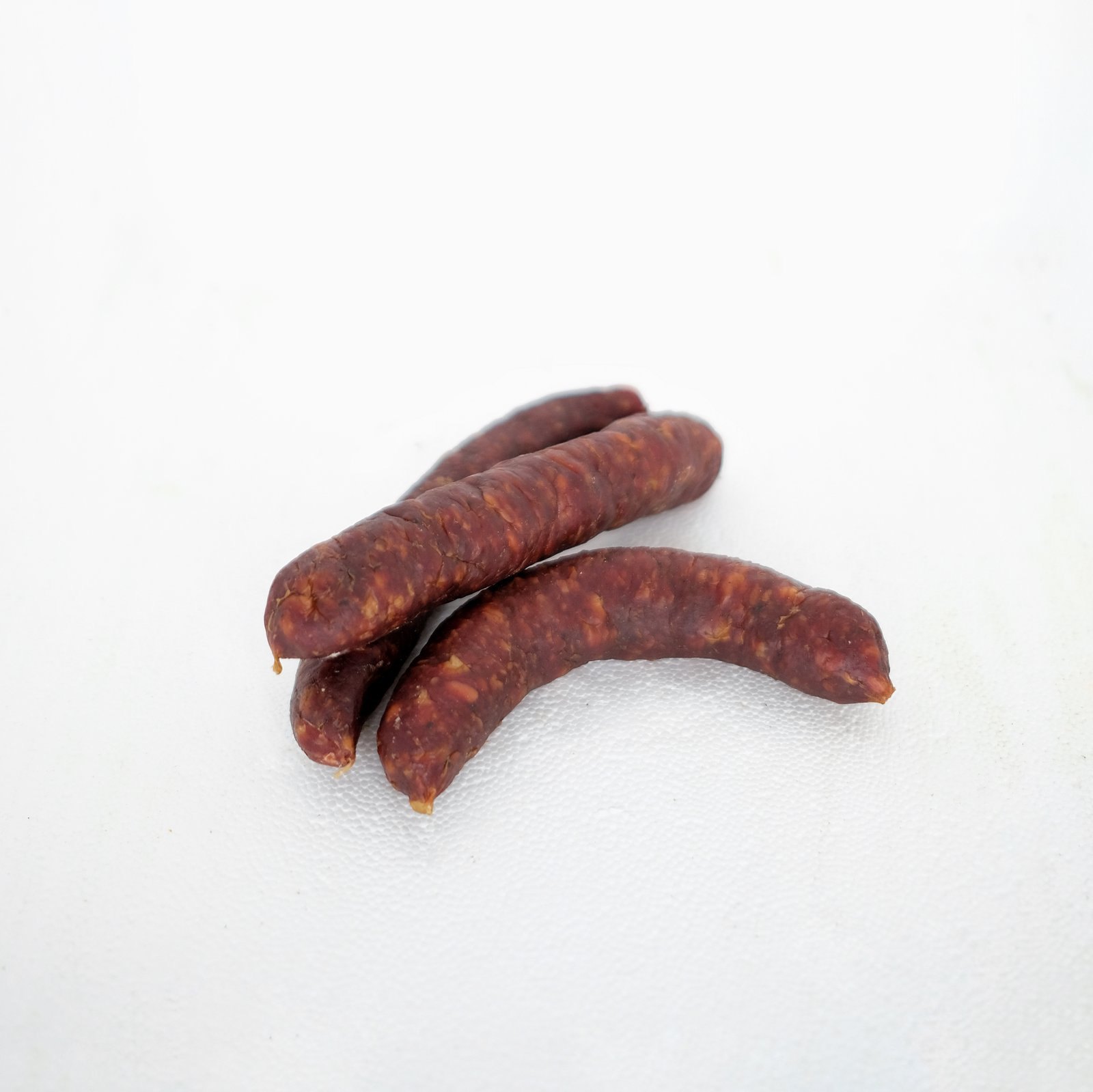 Kaminwurzen und Wurstwaren in der Reifekammer